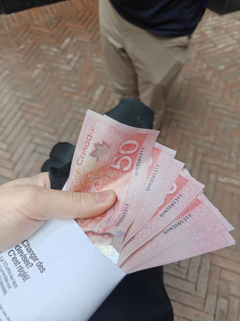 The cash I was given, with the same serial number printed on every note